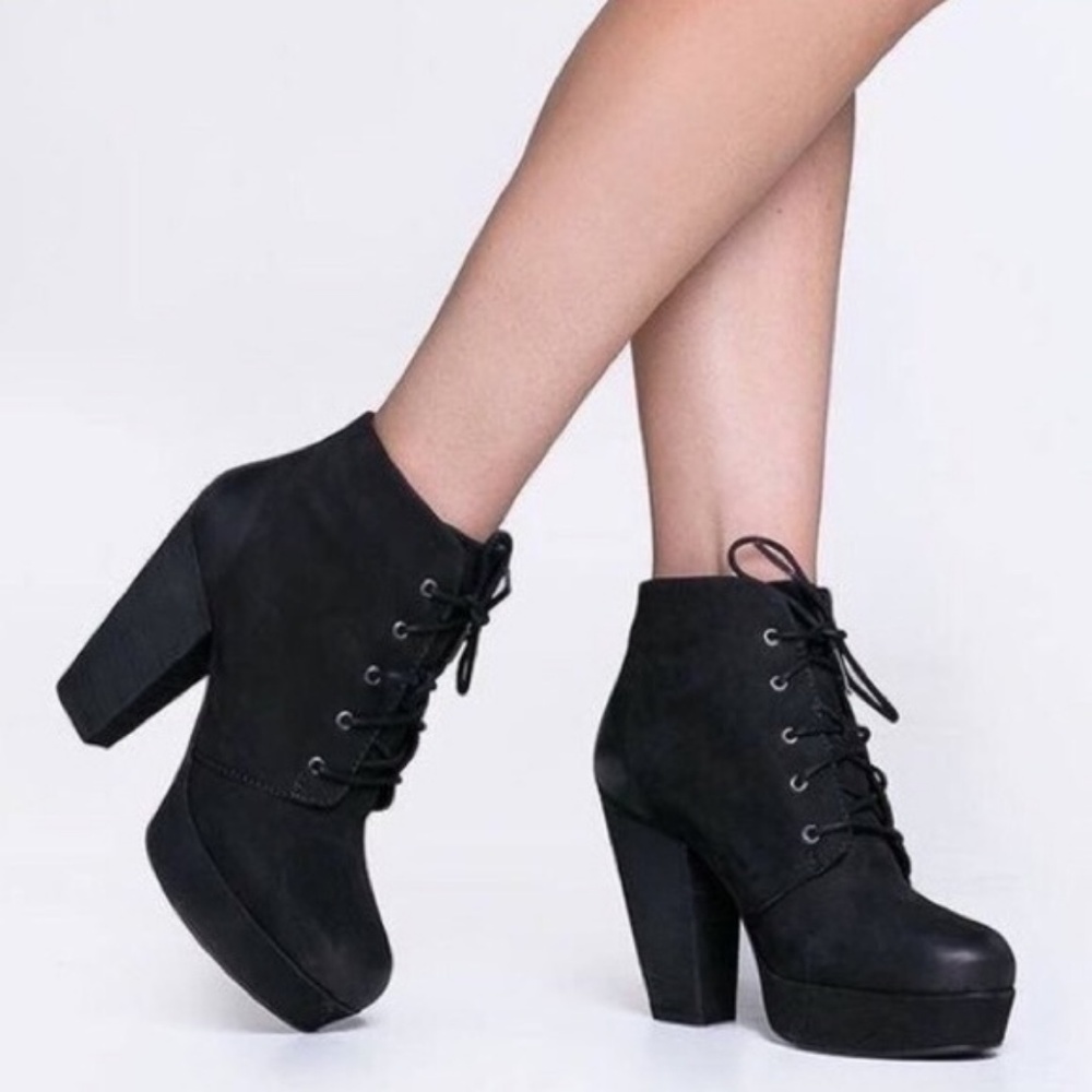 Steve Madden Black Raspy Booties 9.5M